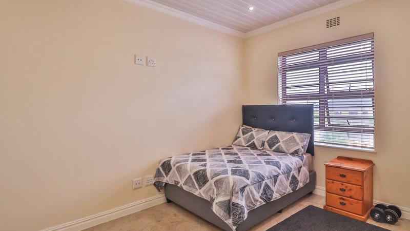 2 Bedroom Property for Sale in Cravenby Western Cape